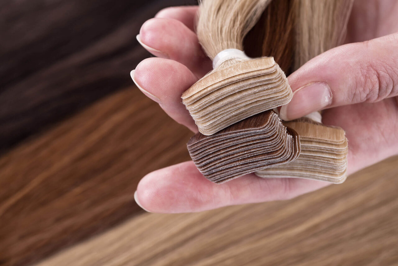 Extensiones de cabello con cinta adhesiva